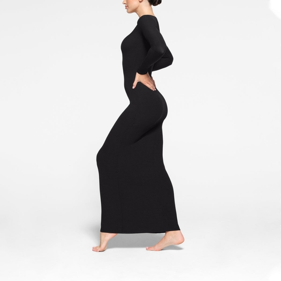 2. NWT SKIMS SOFT LOUNGE LONG SLEEVE KEYHOLE DRESS IN ONYX - Picture 3 of 7